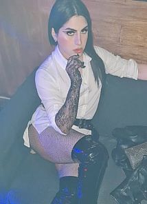 Soy muy curiosa y juguetona, llena de energía y siempre lista para disfrutar de momentos divertidos y diferentes ✨🎉😋 ¡Anímate a vivir algo nuevo, te espero! 💌