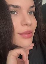 Foto #1 de Laura