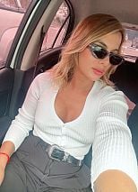 Photo #3 of Lara Julieta