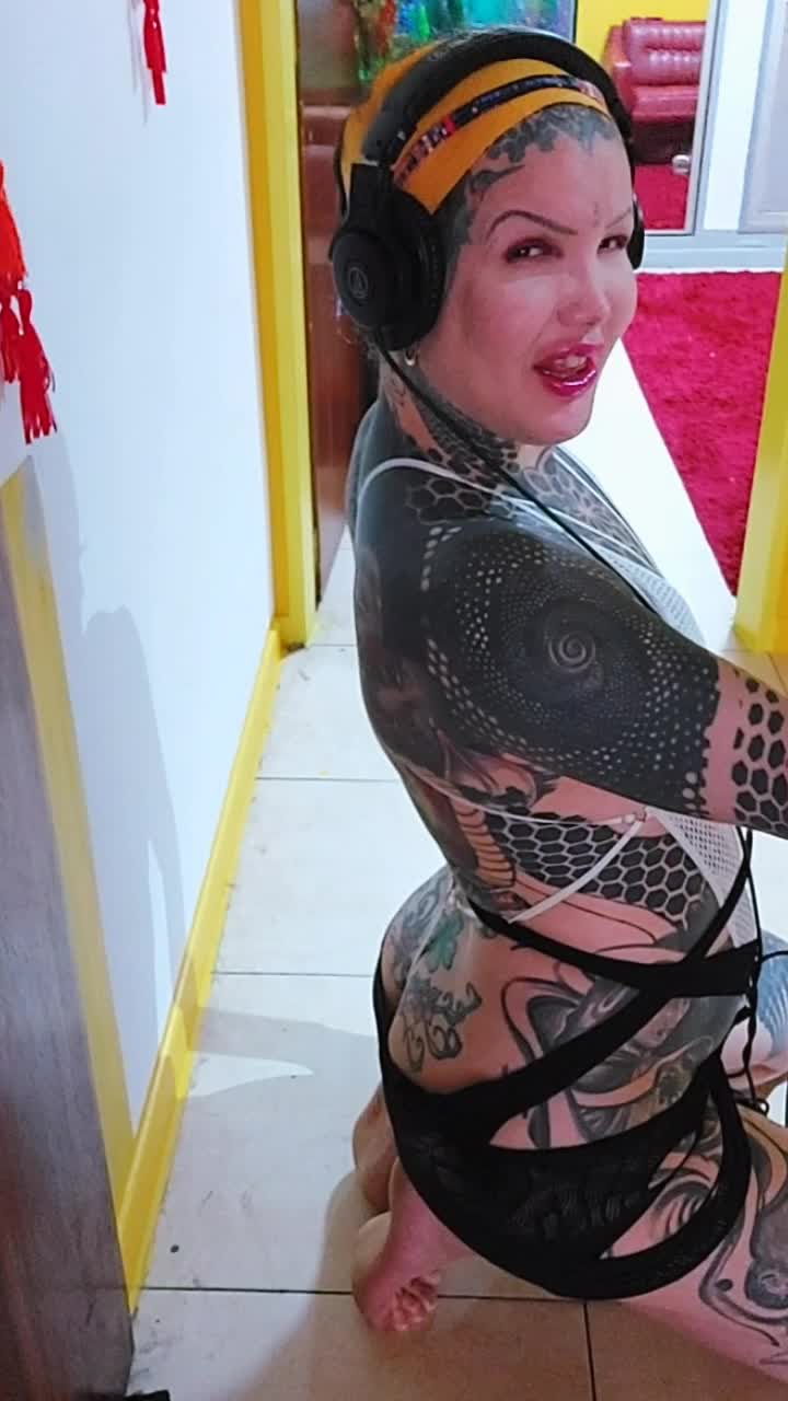 Soy tu hombre o tu mujer. Dos en uno !!!
Totalmente activa para ambos.
Me manejo solita en mi dpto.
Aire acondicionado - nivel ejecutivo - lencería sexy - poses varias.
Viajes a convenir - no atiendo a parejas
Super discreto, sin apuros, sin problemas de erección.