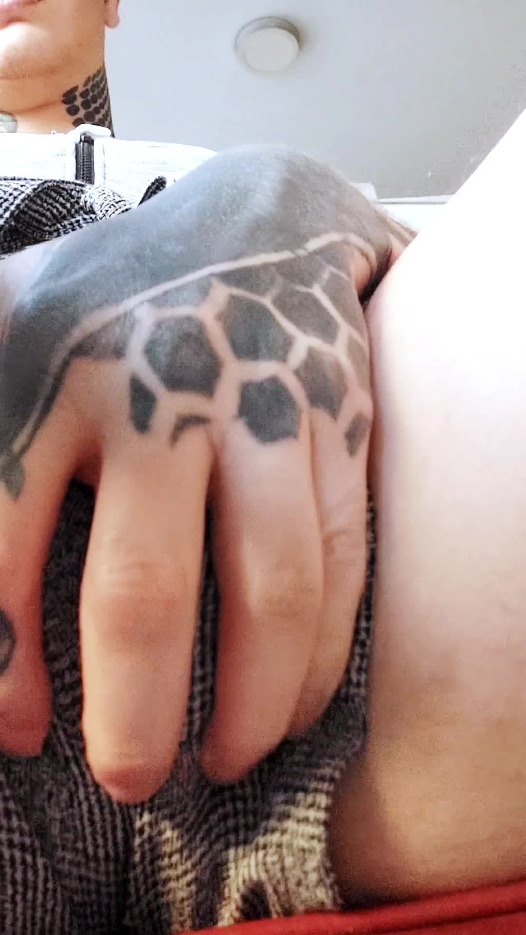 I am your man or your woman. Two in one !!!
Fully top for both.
I handle myself in my apartment.
Air conditioning - executive level - sexy lingerie - various poses.
Trips to be arranged - I do not make attention to couples
Super discreet, no hurry, no erection problems.