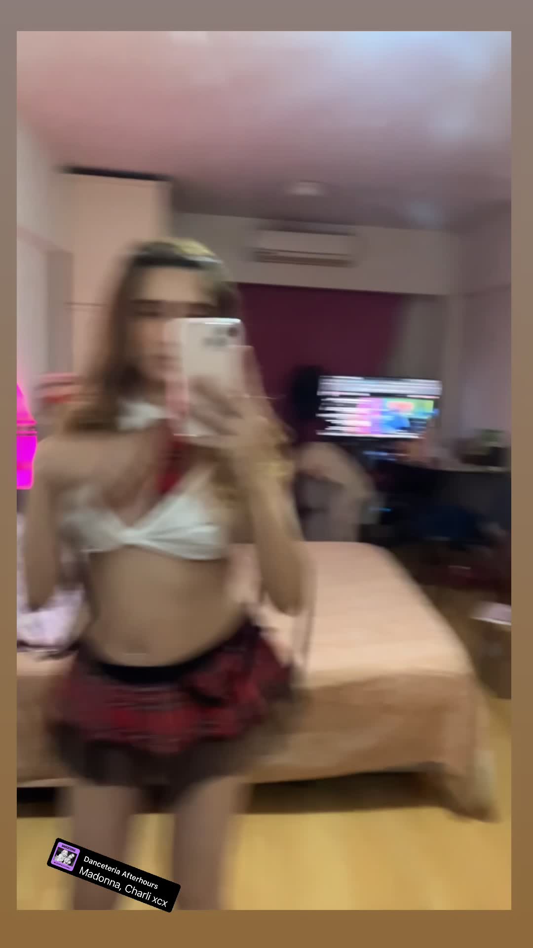 Video #8 of Laly