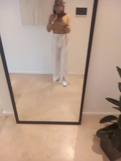 Video #15 of Lara Julieta