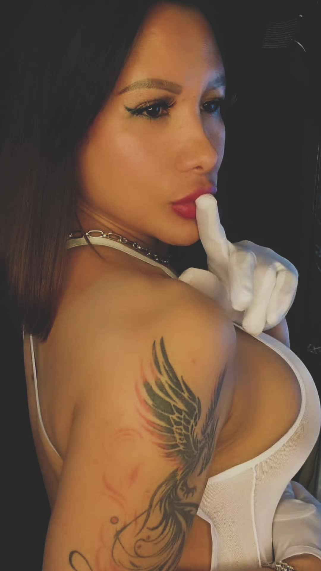 I’m a super sexy and very playful girl 😏 I love passion and turning fantasies into reality 💭🔥 We can switch roles, share deep kisses 💋 and enjoy a moment full of chemistry and connection ✨ I like exploring the bold and fun side of intimacy, always making sure it feels exciting and memorable 💕 Can’t wait to share something special with you 💫