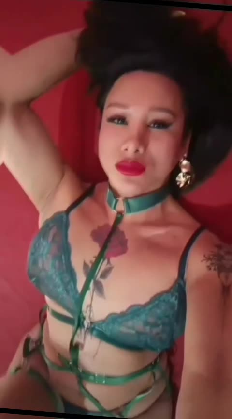 I’m a super sexy and very playful girl 😏 I love passion and turning fantasies into reality 💭🔥 We can switch roles, share deep kisses 💋 and enjoy a moment full of chemistry and connection ✨ I like exploring the bold and fun side of intimacy, always making sure it feels exciting and memorable 💕 Can’t wait to share something special with you 💫