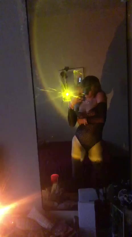 Hola 💋 soy una chica versátil y 100% hot 🔥 lista para cumplir tus fantasías más atrevidas 😏💫 me encanta provocar, jugar y dejar que la pasión suba cada vez más 💕

Atrévete a conocerme y vivamos juntos un momento intenso, con besos, caricias y mucha química ❤️‍🔥 te prometo que no te vas a arrepentir… te espero con ganas 😘