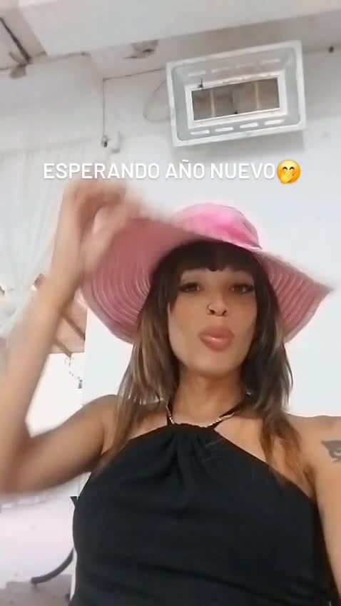 Video #1 of Pía