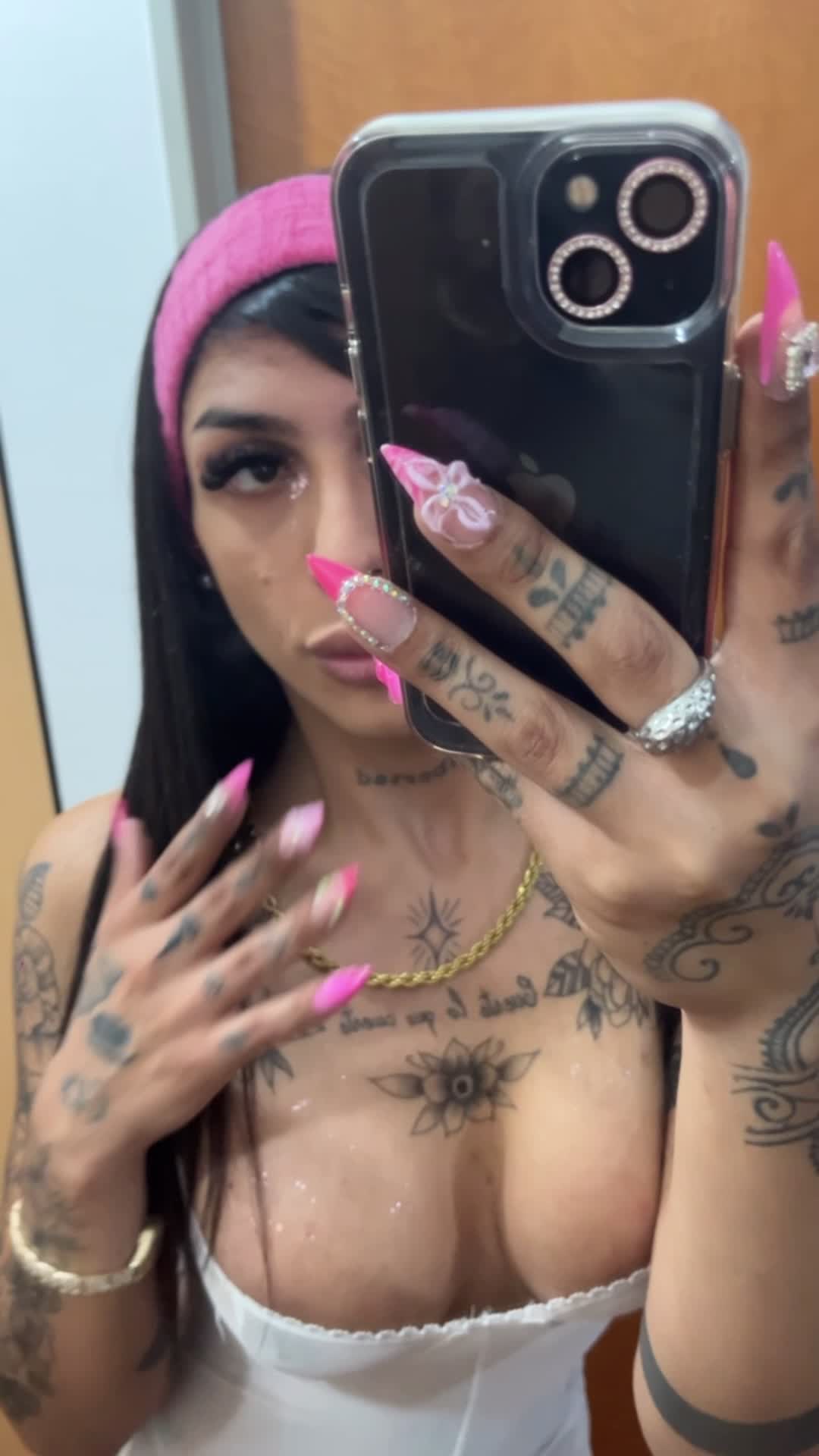 💋 Hi, I'm Scarlett C., a 23-year-old trans woman. I'm friendly, fun, and eager to give you a unique experience. ✨

🏡 I invite you to relax, disconnect from your routine, and enjoy a pleasant experience with good vibes, respect, and a strong connection.

❤️ I offer:
• Relaxing massages on a massage table.

• Personalized content for sale.

• Video calls and sexting.

• Private shows.

• Escort services for events.

• Experiences tailored to your preferences, always within a framework of respect and mutual agreement, so you can enjoy yourself every step of the way.

💕 My priority is that we both enjoy ourselves, connect, and have a wonderful time.

😋 Hygiene is essential, so I only see presentable and meticulous clients, no exceptions.

💌 If you're interested in meeting me or want more information, please send me a message. I'll be waiting for you! 😘