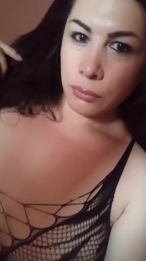 Hey loves! ✨ Just arrived from Córdoba, and I'm so excited to meet you and share some intense moments 💋. I offer deep tissue and relaxation massages on a massage table. I'm super feminine and love dressing in sexy clothes and heels 👠🔥. Just let me know in advance and I'll be waiting for you to enjoy a lovely time together 💕