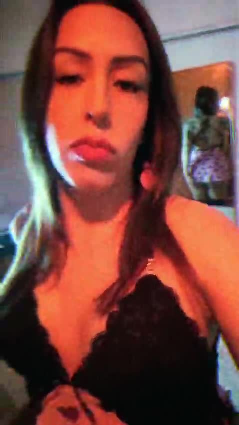I am a beautiful, naughty and super hot girl, always ready to please you in everything you want. I love exploring and living new experiences, always with an open and playful attitude. If you are looking for unlimited fun, I am the perfect option for you. I am ready for anything, just contact me and we will make it happen! 💖